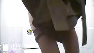 girl pooping in toilet - video 7