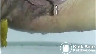 Canadian girlfriend pooping on toilet 3