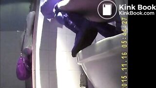 woman pooping on pornera - video 15