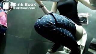 pornera toilet pooping and pissing, pooping at 21.20