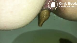 Big turd stuck in a sexy milf's ass