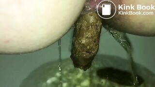 Big turd stuck in a sexy milf's ass