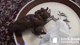 woman pooping on plate - video 3