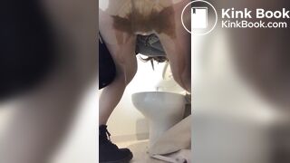 Diarrhea in her pantyhose
