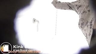 girls shitting - video 5
