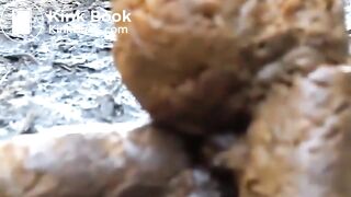 Girl shits outside / scat closeup