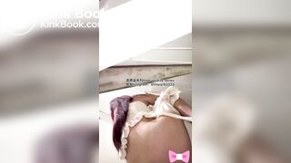 High-quality girls pooping in the toilet 4