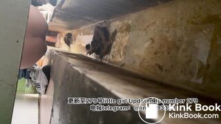 High-quality girls pooping in the toilet 5