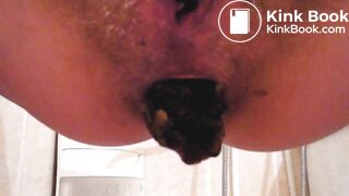 pretty girl pooping - video 7