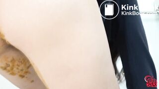 Beautifull asian panty pooping