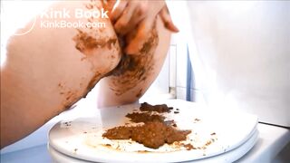 Blonde girl pooping and masturbation