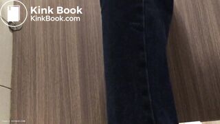 Spying amateur girl in toilet