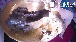 woman pooping on plate - video 12
