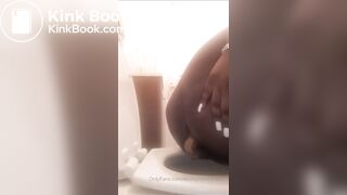 Ebony be pooping and smoking