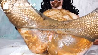 sexy Russian pooping and peeing - video 11