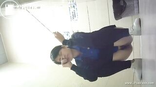 Chinese girls go to toilet 100