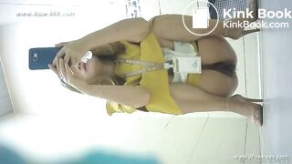 Chinese girls go to toilet 100