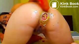 Dildo, scat and fisting her ass