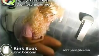 Sexy girl pooping - video 19