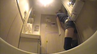 Japanese girl shit and vomiting in the toilet