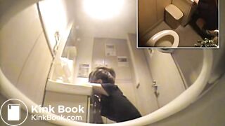 Japanese girl shit and vomiting in the toilet