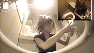 Japanese girl shit and vomiting in the toilet