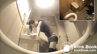 Japanese girl shit and vomiting in the toilet