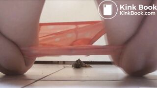 woman pooping on the floor - video 85