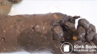 woman pooping on the floor - video 85