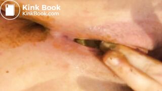 Amateur woman loves scat 1