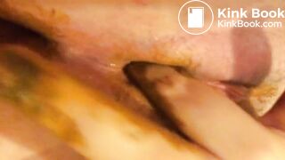 Amateur woman loves scat 1