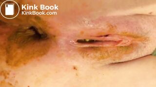 Amateur woman loves scat 1