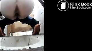 Spying on Russian girls pooping