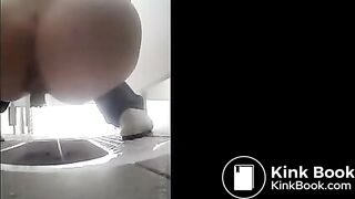 Spying on Russian girls pooping