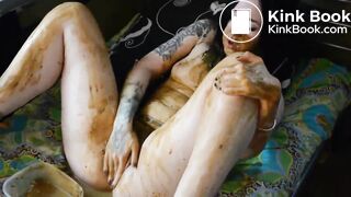 gorgeous Russian pooping and peeing - video 2