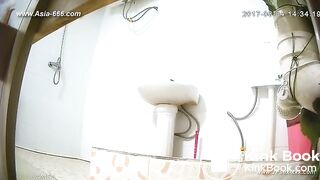 Chinese girls go to toilet 95