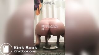 sexy naked girl pooping - video 2