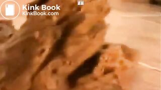 2 Girls shitting ass to ass