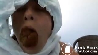 big ass brunette shitting