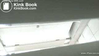 Chinese girls go to toilet 101