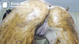 Total Glamour Babe Totally into Showing Off Her Shit