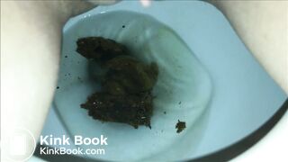 Beautiful amateur girl shits and farts