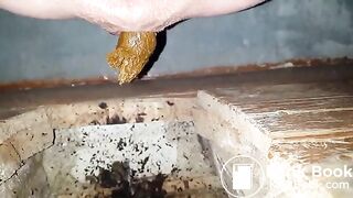 Selfie of a sexy babe shitting