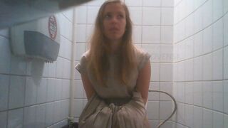 spycam pretty teen toilet pooping