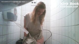 spycam pretty teen toilet pooping