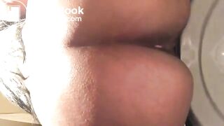 Big booty shitting on toilet