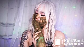 Scat girl versus kinky dragon dick