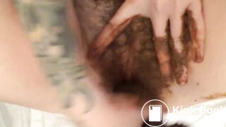 sexy girl solo with het poop