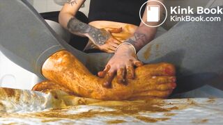 gorgeous Russian pooping and peeing