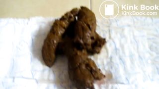 Milf pooping a big one on the floor